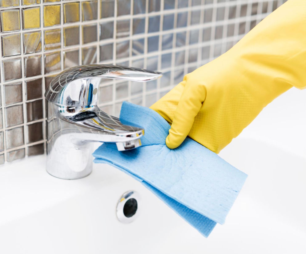 Wymieszaj i nałóż na kran. Kamień i osad rozpuszczą się w mgnieniu oka