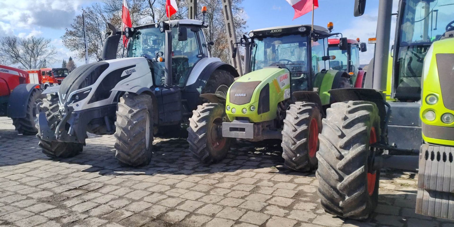 Ukrzyżowanie, bałwany i setki ciągników. Tak wyglądał protest rolniczy [ZDJĘCIA]