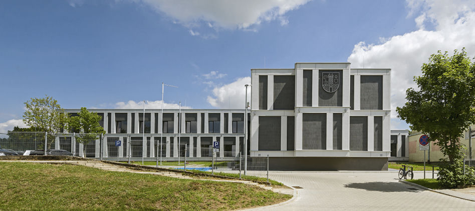 Dom Kultury i Urząd Gminy w Lubrzy
