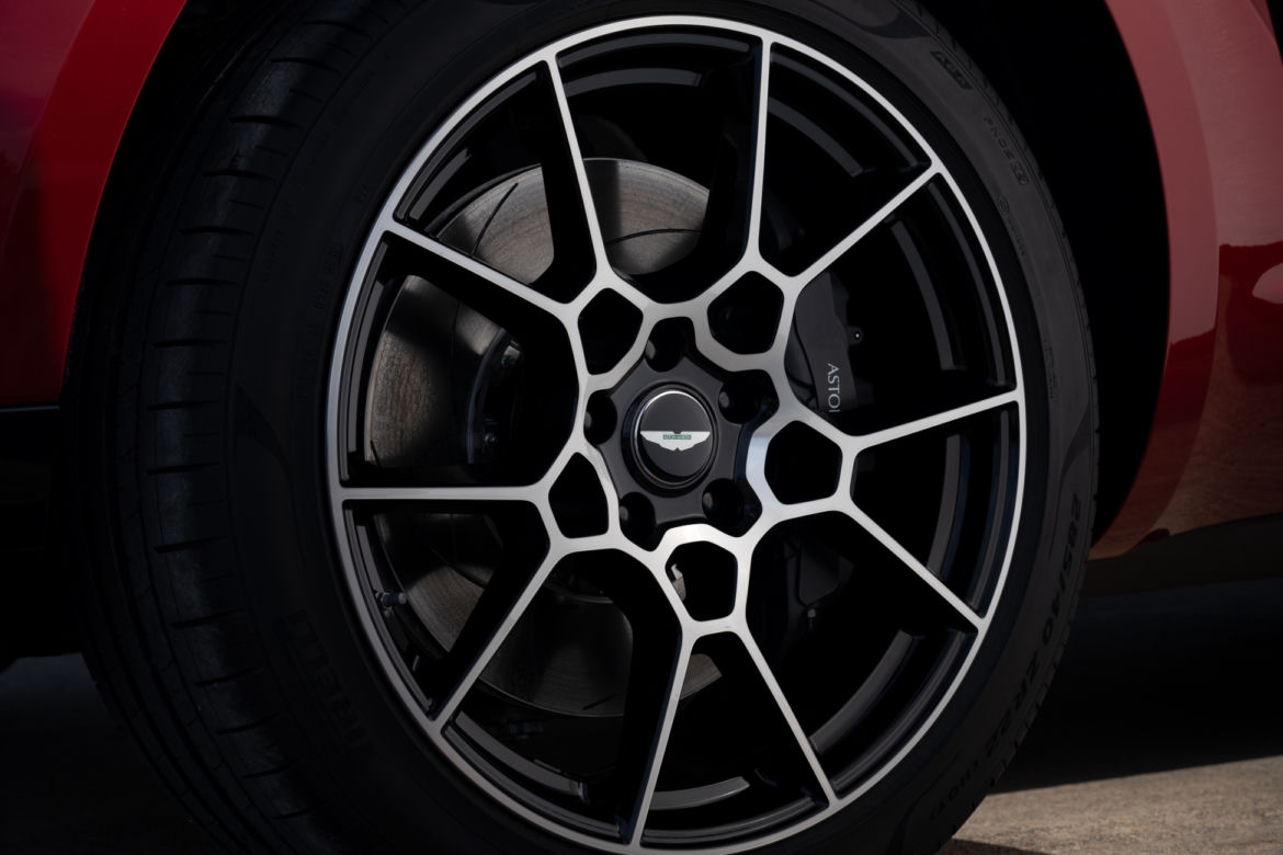 Aston Martin DBX (2020)