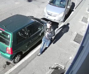 Okradł plebanię i uciekł! Policja z Bydgoszczy publikuje jego zdjęcia i prosi o pomoc