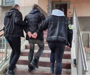 Miesiącami znęcał się nad swoją partnerką, nie oszczędził nawet jej psa. Wyrzucił Maltańczyka przez okno!