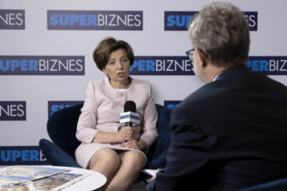 Marlena Maląg: jeśli w tym roku rodzi się w rodzinie dziecko, to otrzyma 120 tys. zł