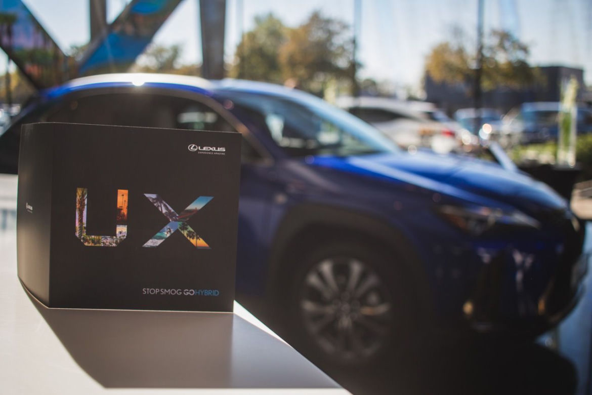 Lexus UX już w polskich salonach