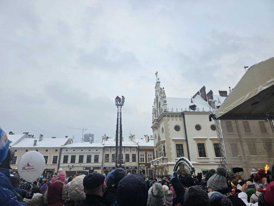 Jarmark Bożonarodzeniowy w Rzeszowie. Parada św. Mikołaj 2023 