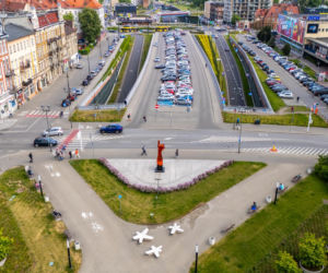 Wspaniała rzeźba, totalny absurd? Wielki, złoty lajk awangardowego artysty. O tym, jak miasta pokochały współczesne, kosztowne dzieła sztuki