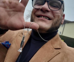 Popek dał prowadzić córce auto