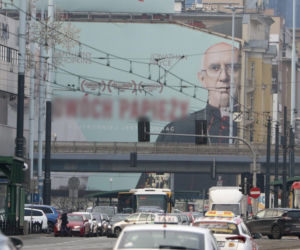 Wielkie reklamy zostają