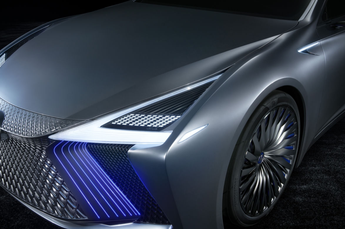 Lexus LS+