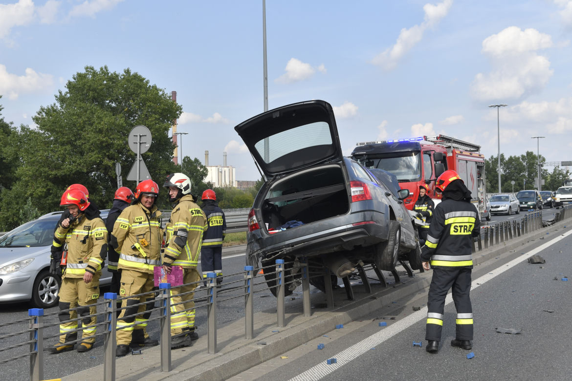 Wypadek Na S8, wjechał na barierki