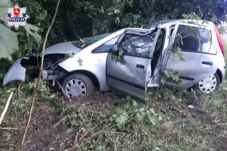 Mitsubishi Colt zgniecione jak puszka. 24-latka nie udało się uratować