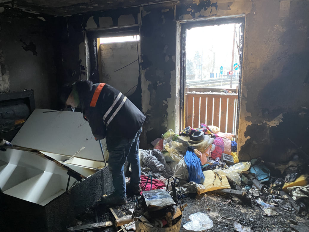 W ogniu stracili wszystko. "Wyniosłem córkę na rękach do żony na balkon, sam wyskoczyłem przez okno"