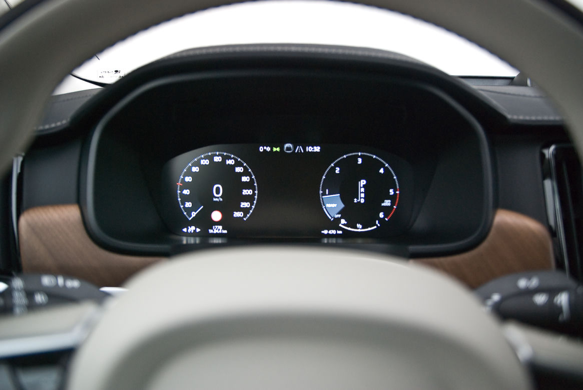Volvo S90 D4