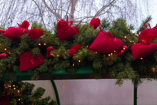 Romantyczny przystanek autobusowy w Moczyłach