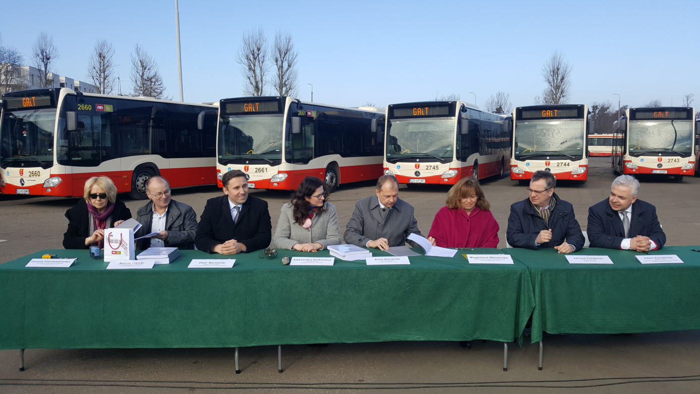 Podpisanie umowy najmu 48 nowych autobusów w Gdańsku