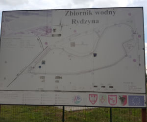 Zbiornik wodny w Rydzynie umiera. Zaczęło sie ratowanie ryb