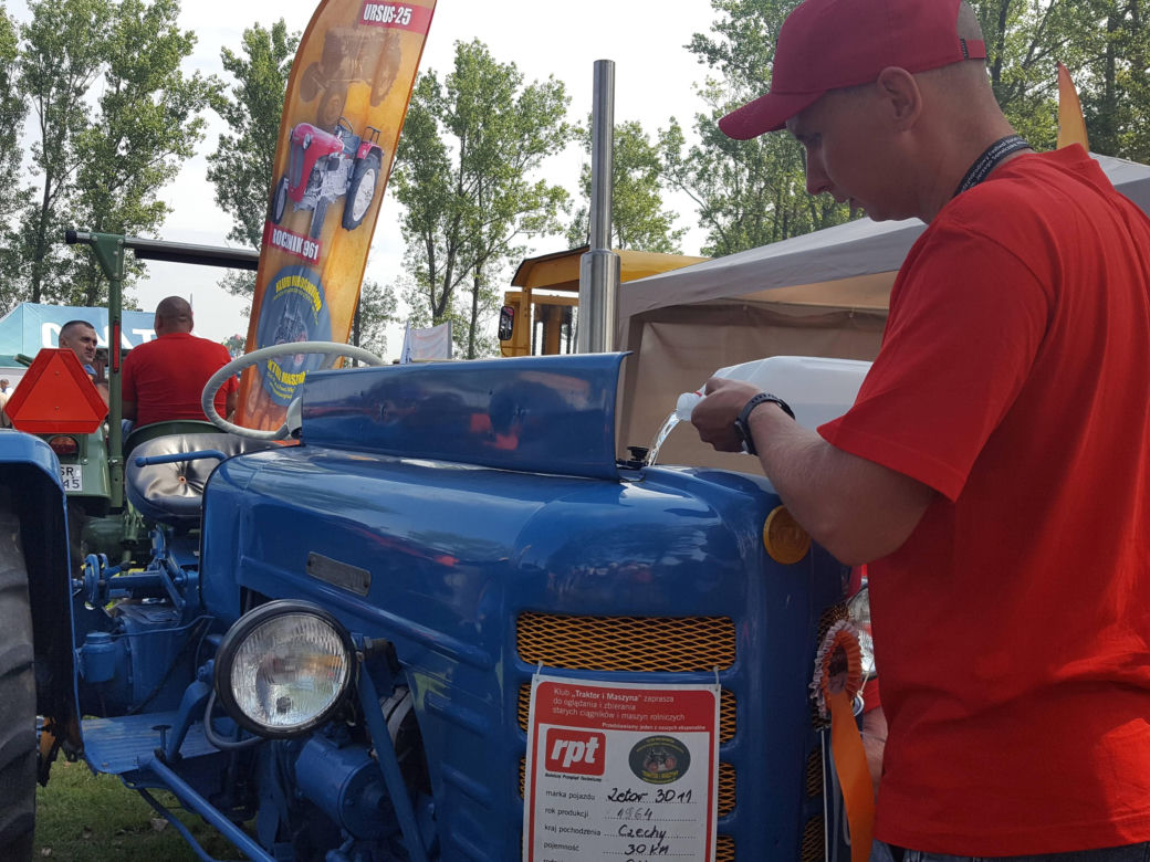 Festiwal starych ciągników w Wilkowicach. Setki maszyn, tysiące widzów i upał