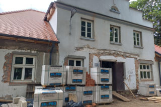 remont dworku w Kuźnicy Grabowskiej