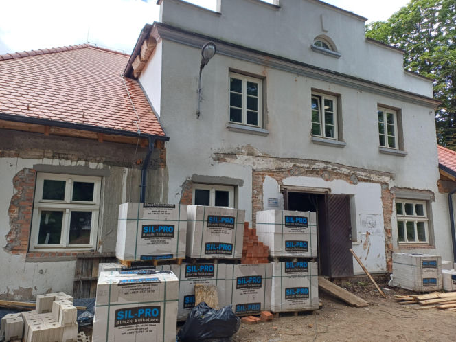 remont dworku w Kuźnicy Grabowskiej