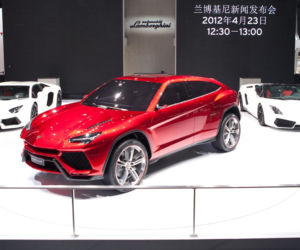 LAMBORGHINI URUS