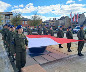 Ślubuję! – patriotyczne sceny na Rynku w Starachowicach