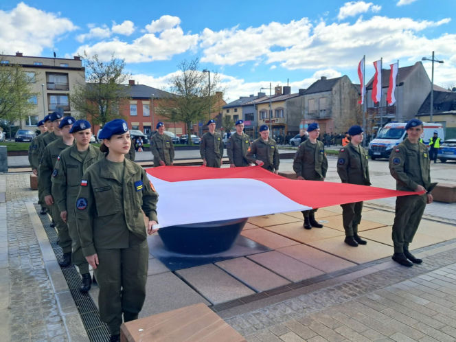 "Ślubuję!" – patriotyczne sceny na Rynku w Starachowicach