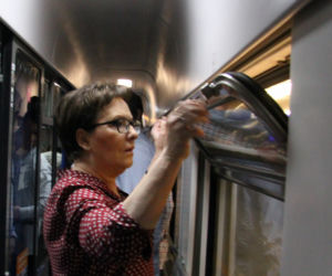Kopacz szuka Polaków w pociągu