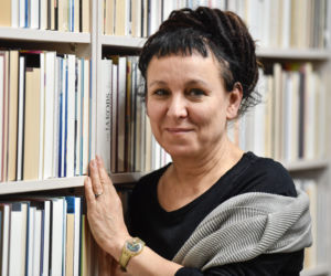 Olga Tokarczuk. Noblistka wychowała się w zespole pieśni i tańca