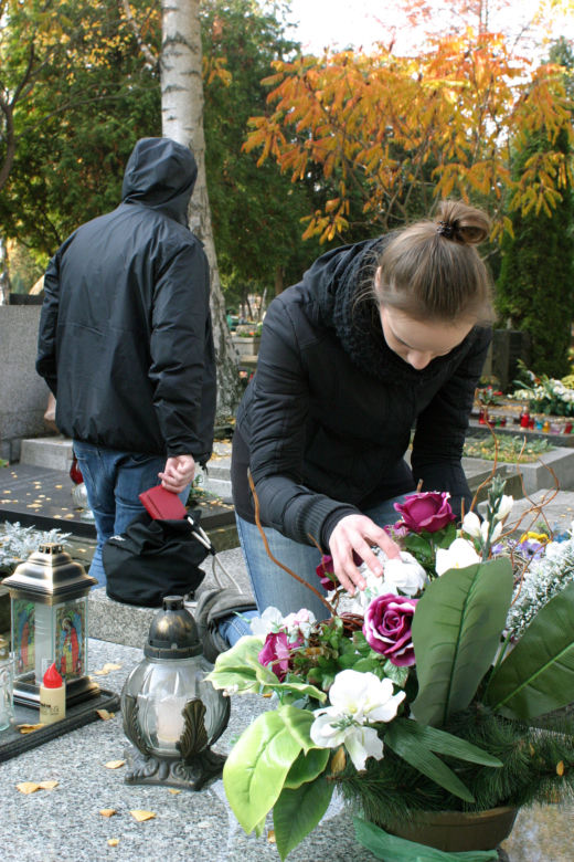Jak nie dać się okraść na cmentarzu?