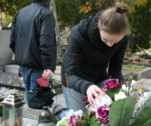 Jak nie dać się okraść na cmentarzu?