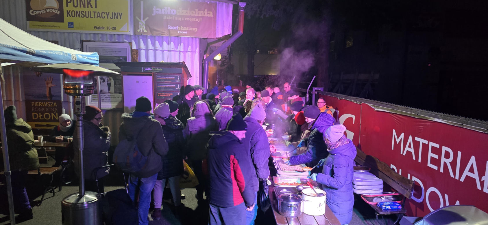 Wigilia w Coffee House Waryńskiego 19. Święty Mikołaj przyszedł do potrzebujących wsparcia