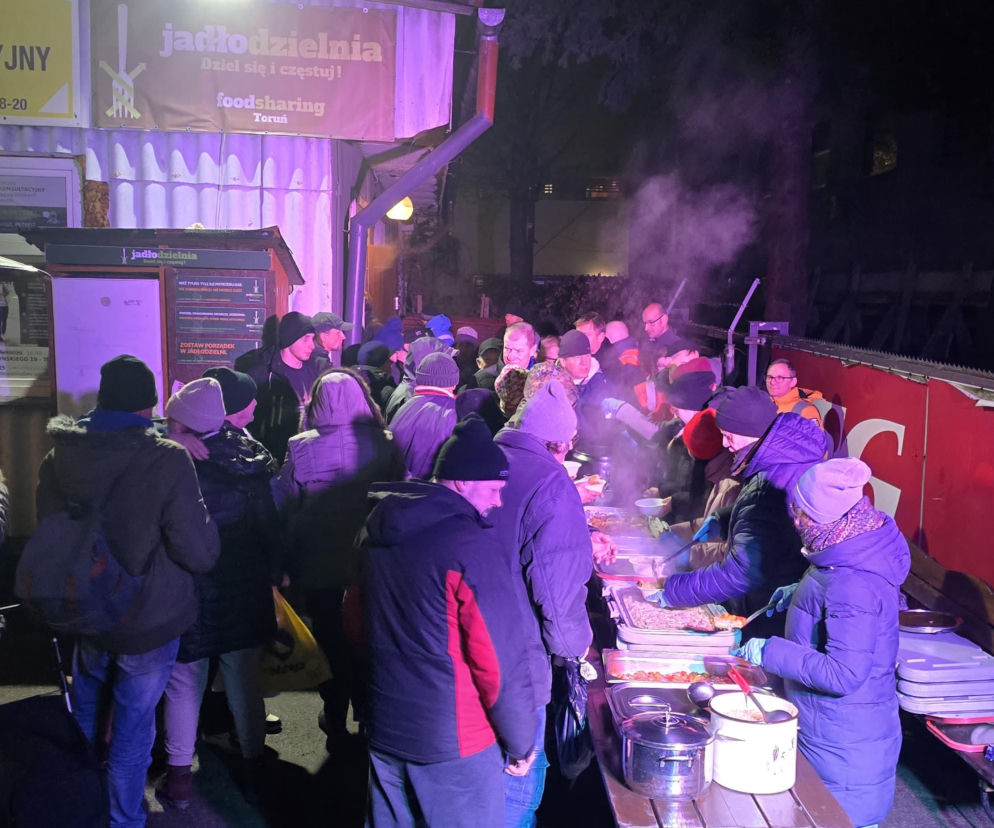 Wigilia w Coffee House Waryńskiego 19. Święty Mikołaj przyszedł do potrzebujących wsparcia