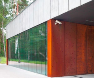 Stal Cor-ten na elewacji Muzeum Pamięci w Palmirach