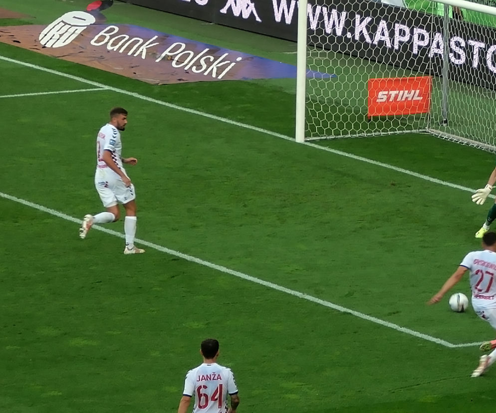 Tomasz Prikril strzela gola w meczu z Górnikiem Zabrze ( 1:3 - 2021-08-16)