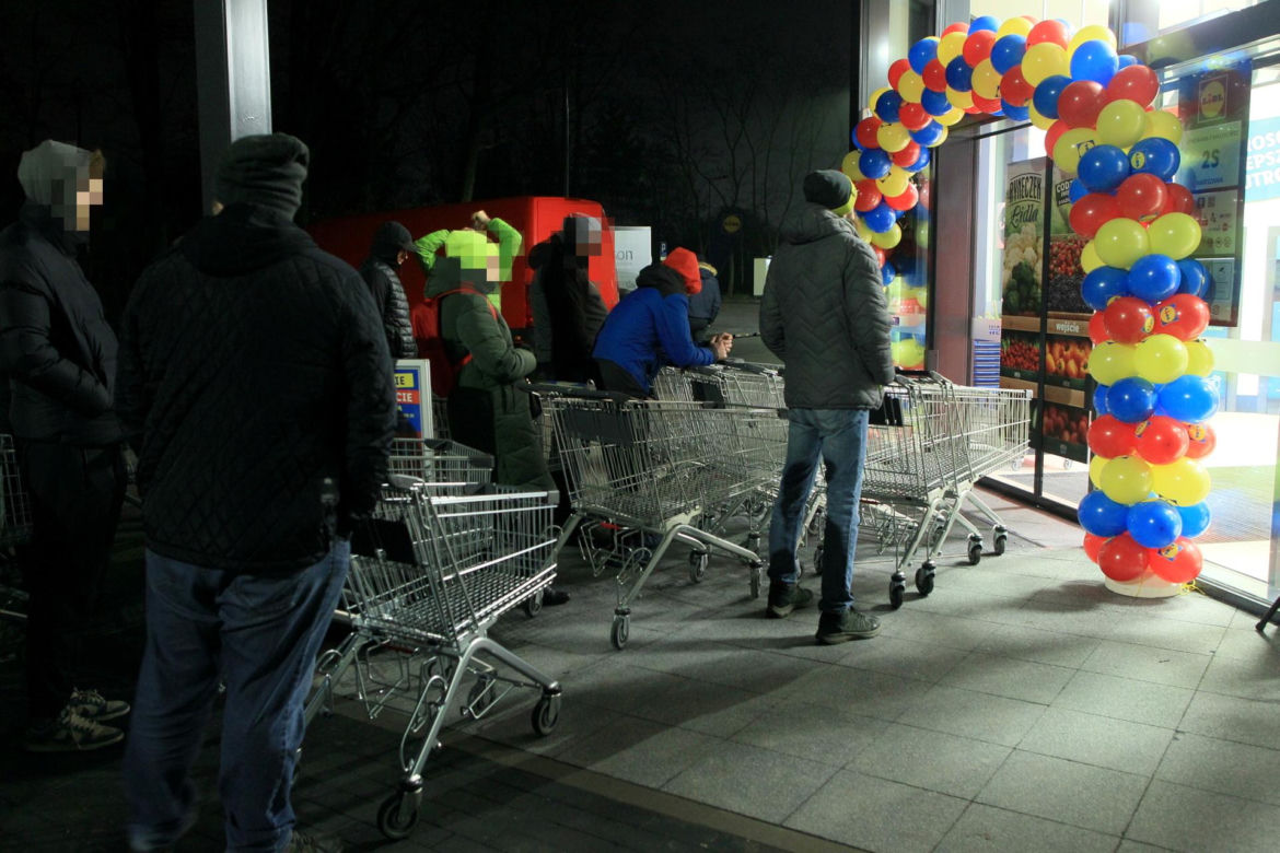 Tłum na otwarciu nowego Lidla w Warszawie
