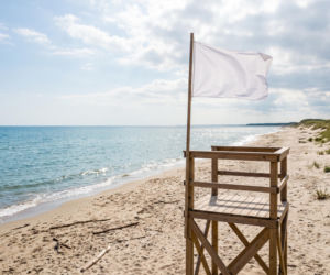 Sinice Dziwnów. Czy w Dziwnowie można się kąpać 13.08? Flaga, warunki pogodowe