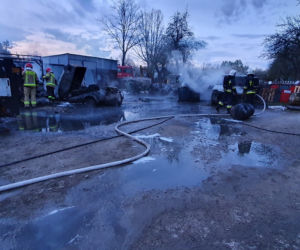 Pożar w Maurycowie. Płonęły maszyny i zbiorniki z łatwopalnymi cieczami