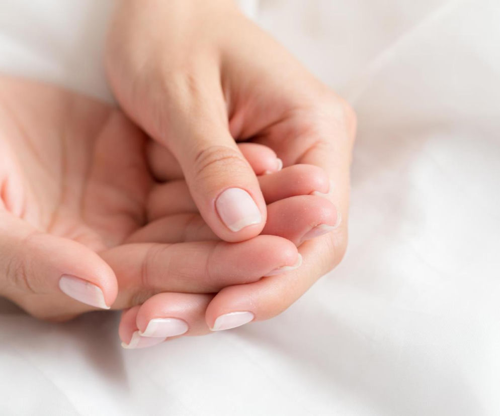 Hybrydy idą w odstawkę. Hitem lata 2026 będzie japoński manicure. Wykonasz go sama w domu