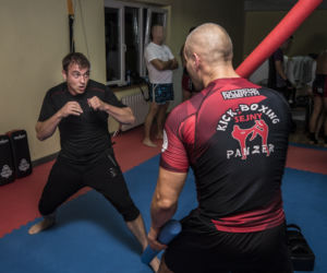 Radek Liszewski trenuje kick boxing