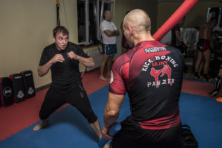 Radek Liszewski trenuje kick boxing
