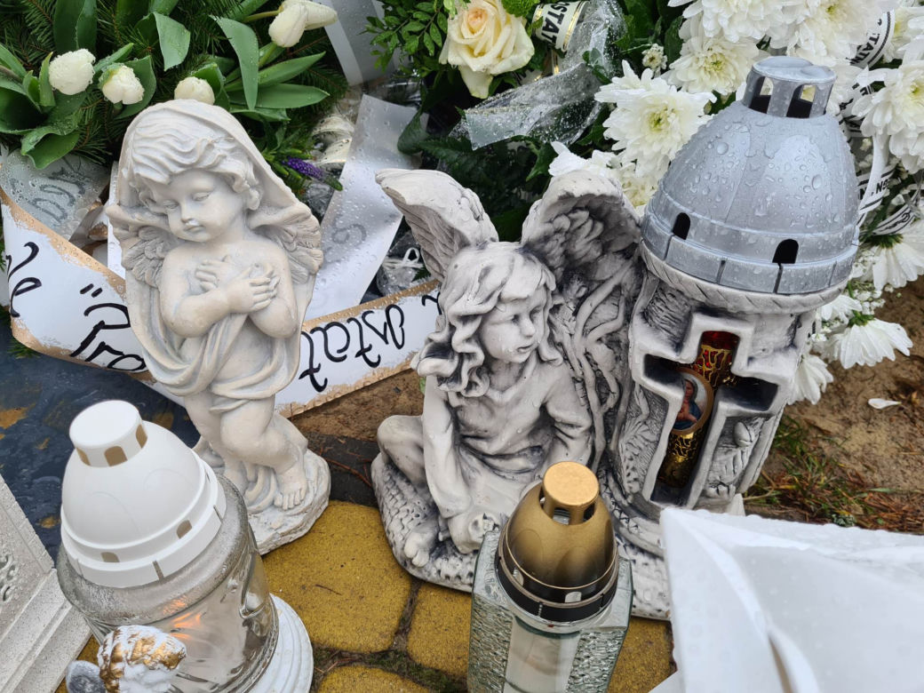 Grób Natalii usłany kwiatami [GALERIA]