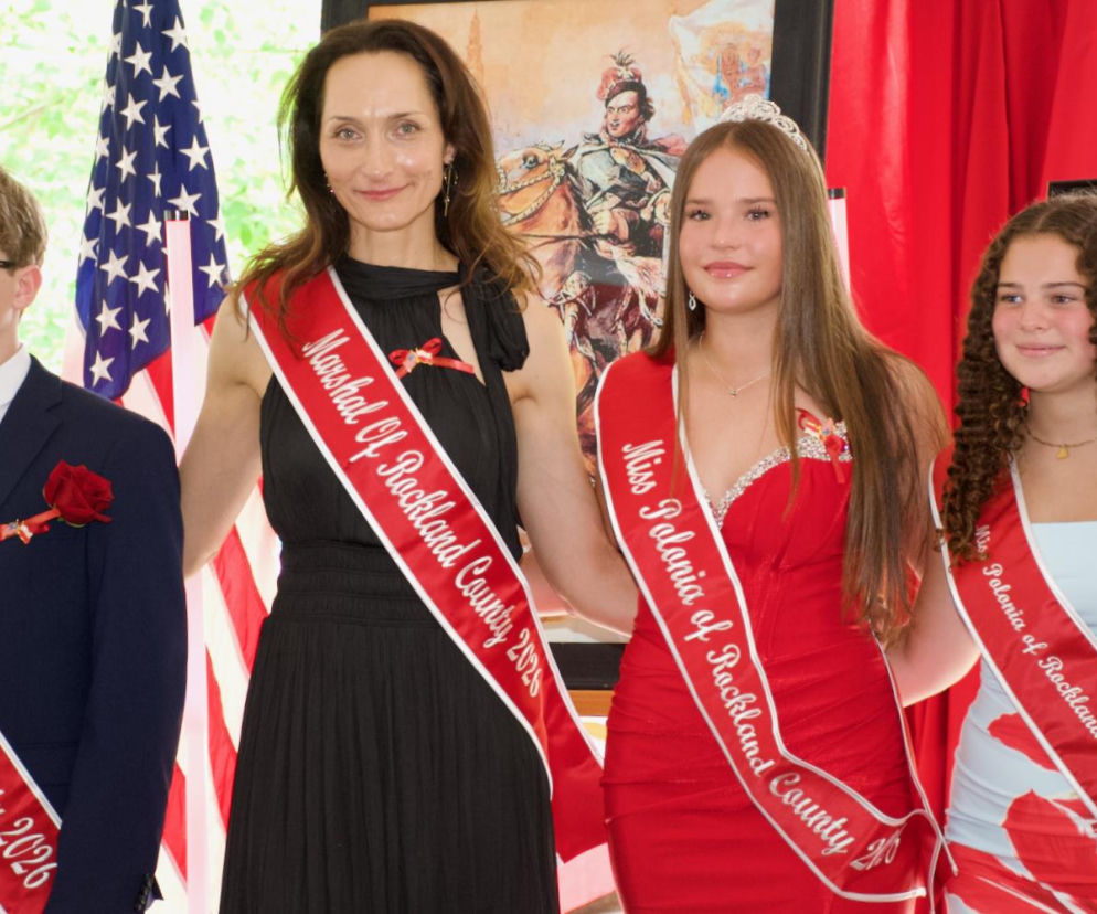 Sylwia Olszewski w szarfie Marszałka obok Miss Polonii z Rockland County. O Paradzie Pułaskiego przeczytasz na SE USA.