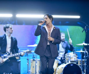 Artysta wykonał przedpremierowo singiel Next Summer