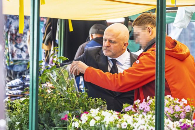 Paweł Kowal na targu