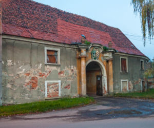 RUTKOWSKI KUPIŁ PAŁAC DLA SWOJEJ AGENCJI