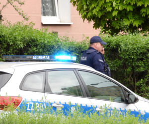 Zabarykadował się w łazience z nożem. Na warszawskiej Woli znaleziono ciało 67-letniej Ewy