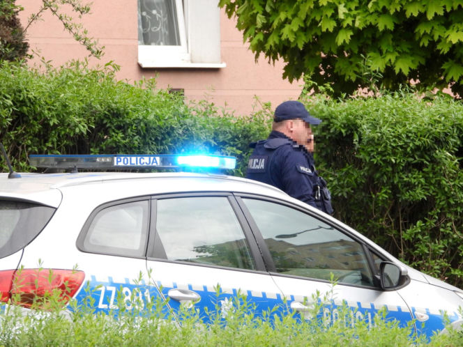 Zabarykadował się w łazience z nożem. Na warszawskiej Woli znaleziono ciało 67-letniej Ewy