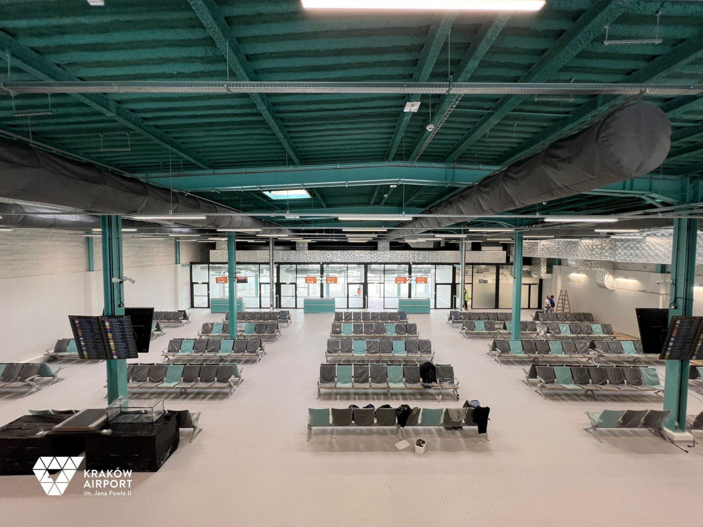 Nowy tymczasowy terminal pasażerski w dawnym terminalu cargo w Krakowie