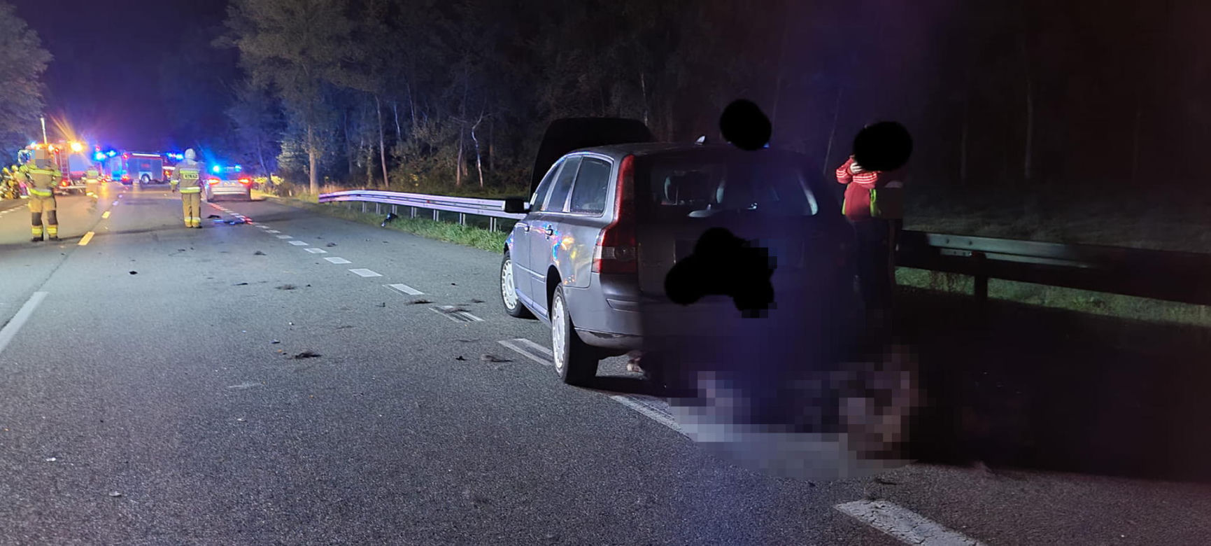 Dramat pod Siedlcami. Najpierw zderzył się z łosiem, później huknął w naczepę ciężarówki 