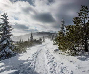 Oblodzone szlaki w Karkonoszach. Co zaskoczy turystów w górach?